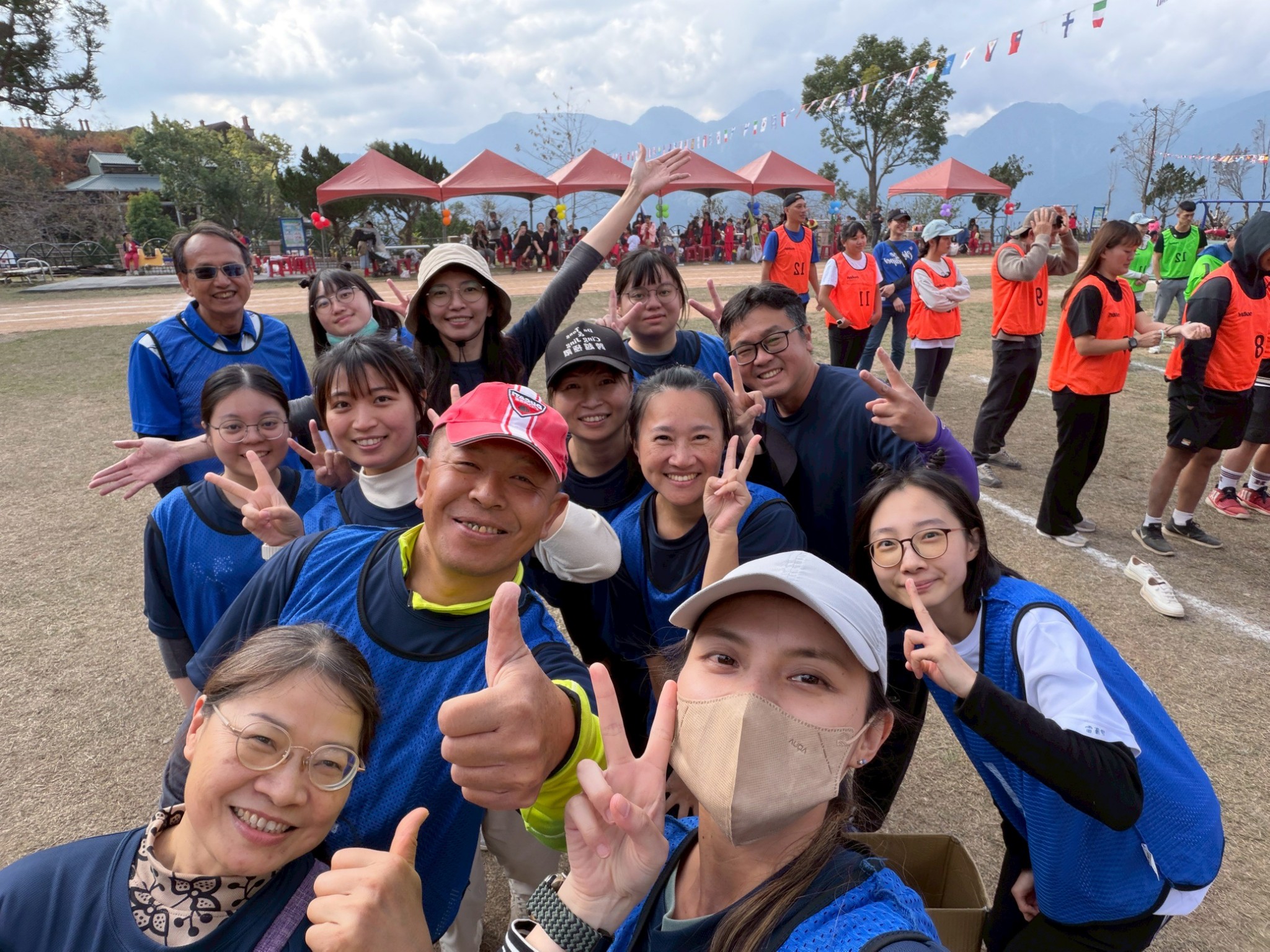 運動會教職員工合照